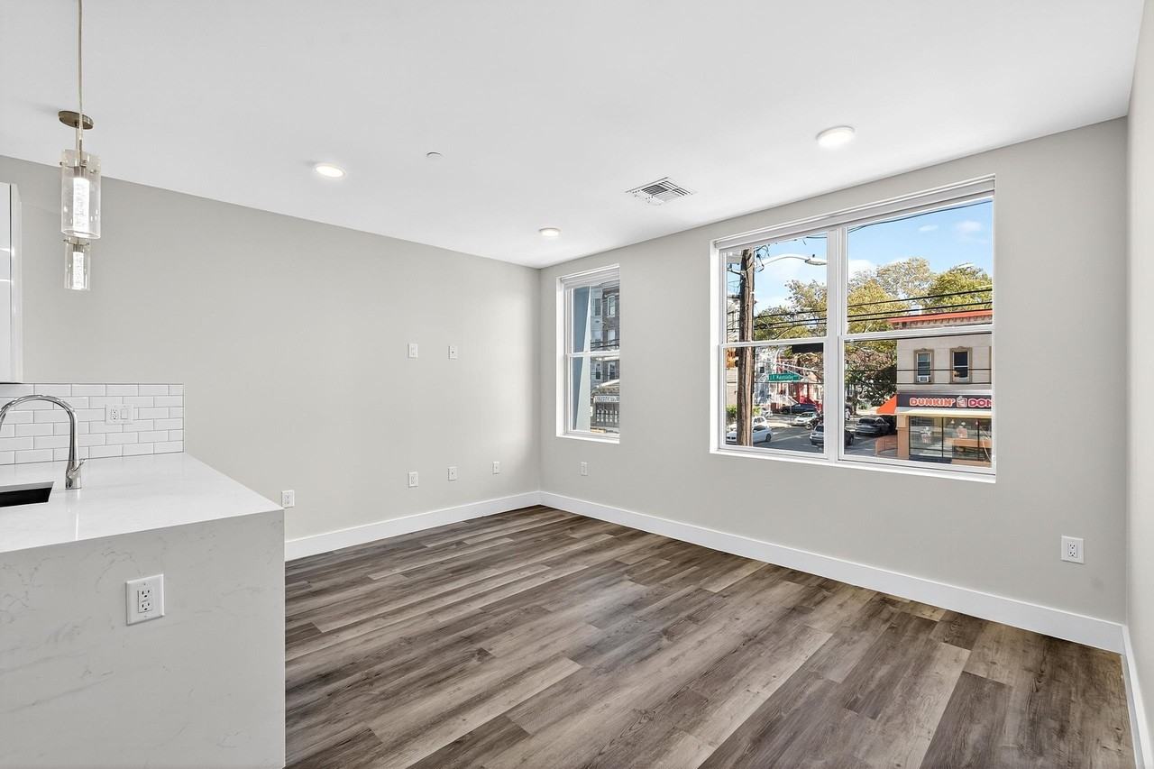 3443 Kennedy Blvd #503 - Photo 6 of 37