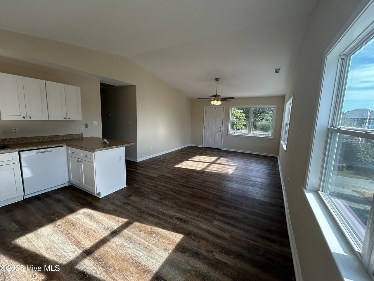 203 W Landing Dr - Photo 4 of 12