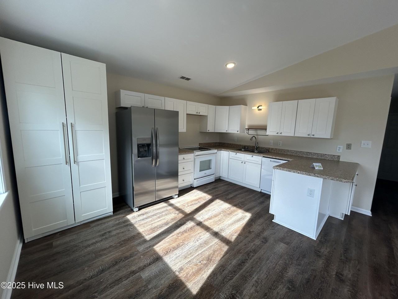 203 W Landing Dr - Photo 5 of 12