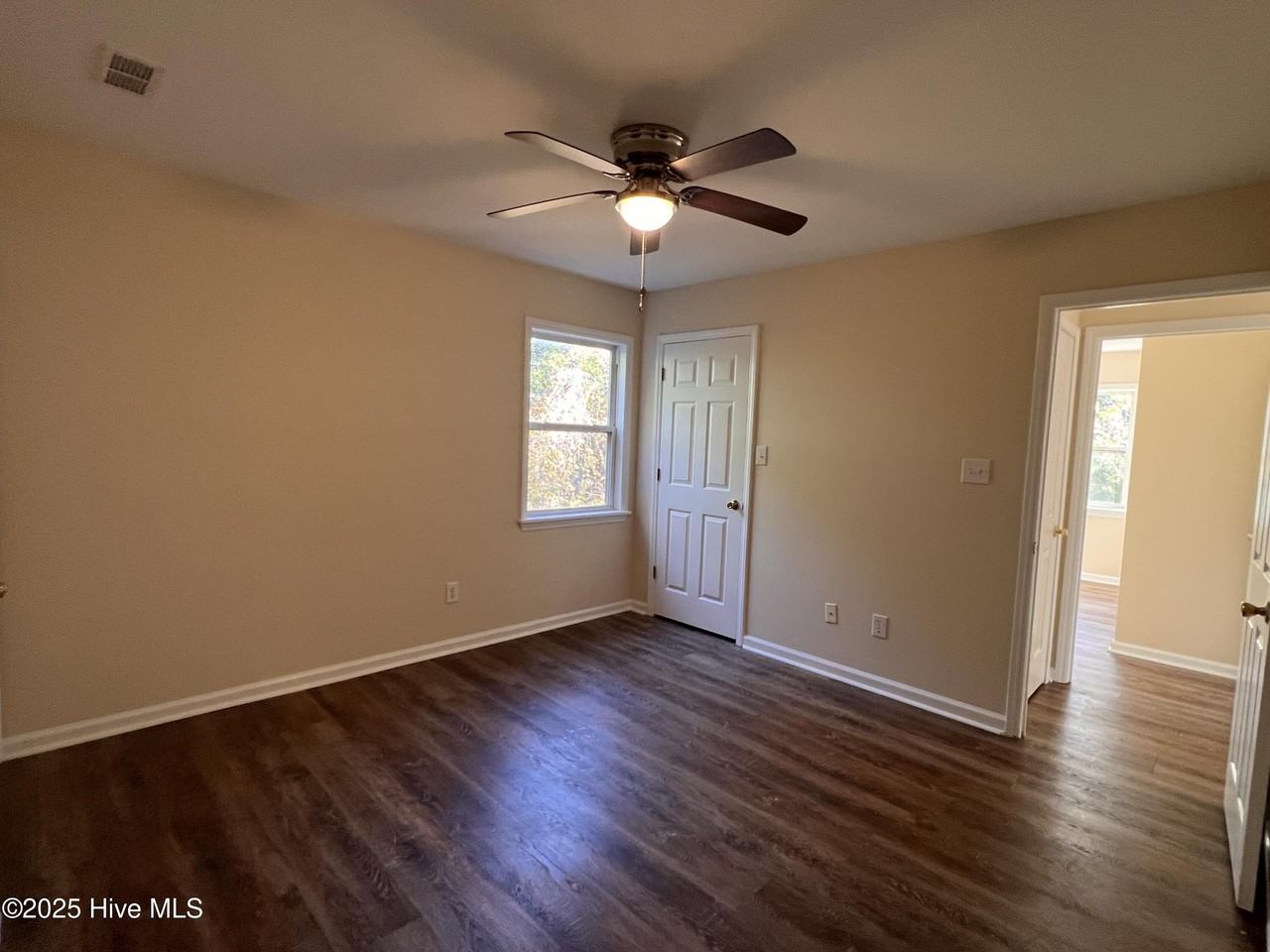 203 W Landing Dr - Photo 6 of 12