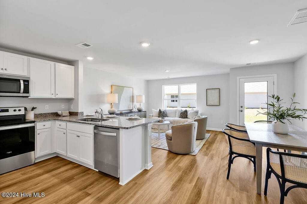 4118 4118 Hobblebush Drive unit: Bayshore - Photo 3 of 11