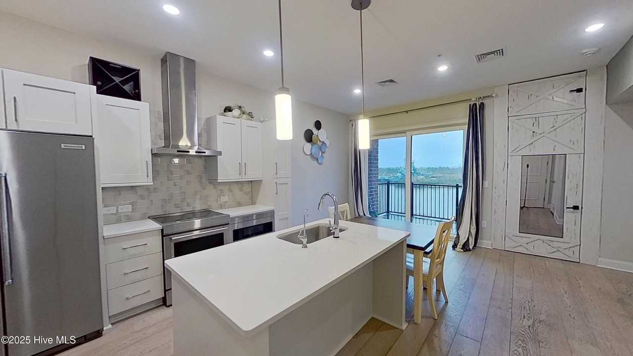 10 Grace St Apt 605 #605 - Photo 3 of 23