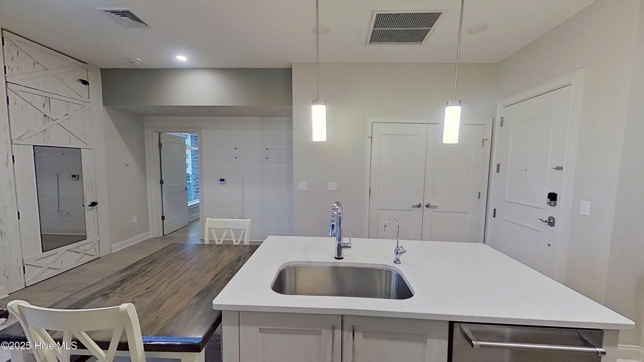 10 Grace St Apt 605 #605 - Photo 7 of 23