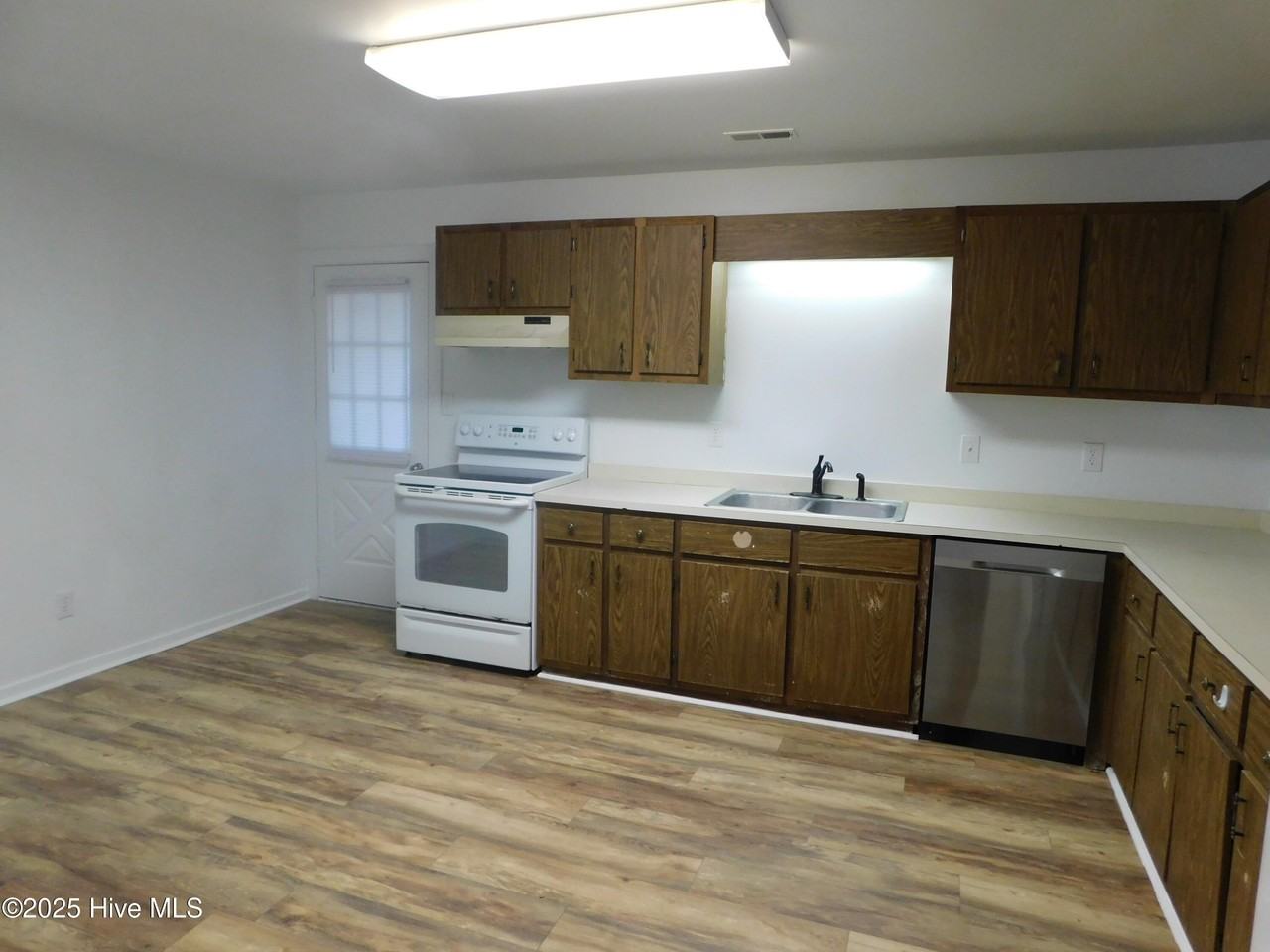 2005 Lennoxville Rd Unit B #B - Photo 3 of 9