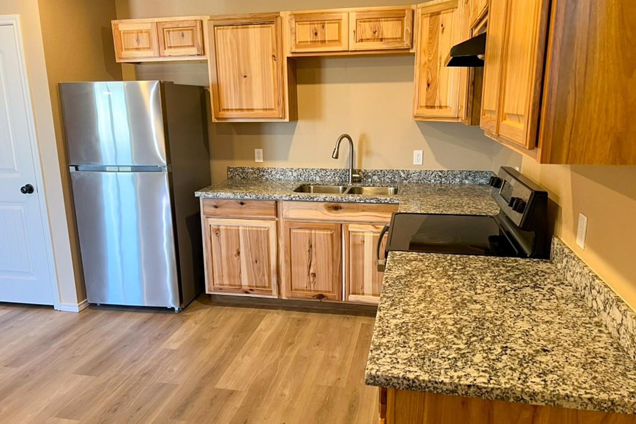 1301 E 16th St - Photo 5 of 21