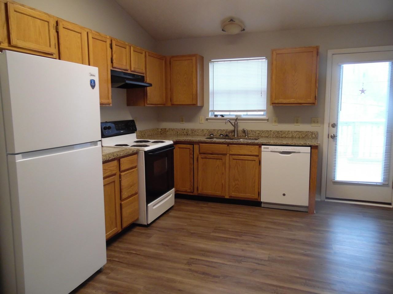 1108 Ledgebrook Ct - Photo 4 of 14