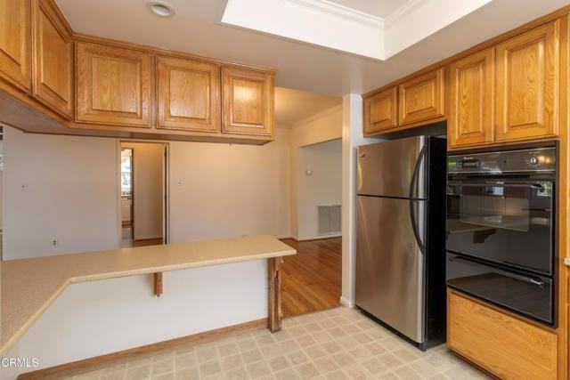 2058 Stratford Avenue - Photo 2 of 8