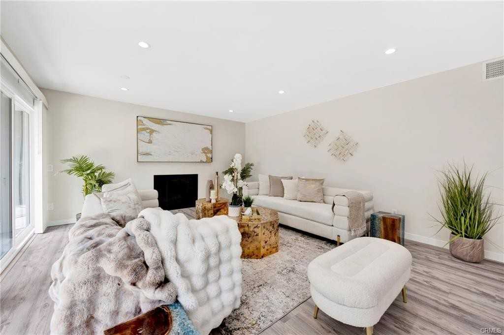 4665 Willens Avenue - Photo 3 of 8