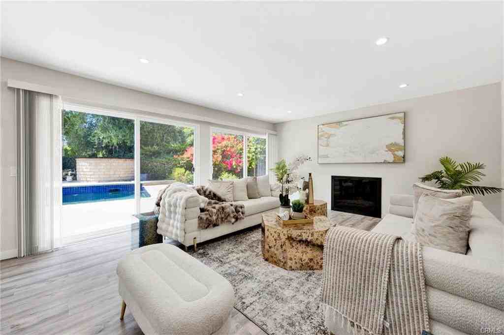 4665 Willens Avenue - Photo 5 of 8