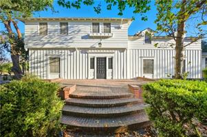 featured image of 1527 Royal Oaks Drive