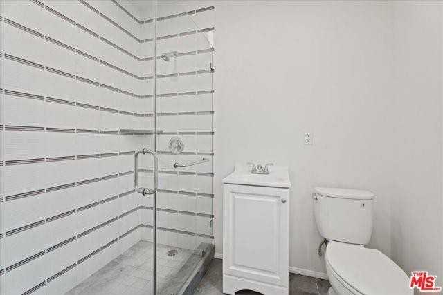 205 S Reeves Dr - Photo 4 of 8