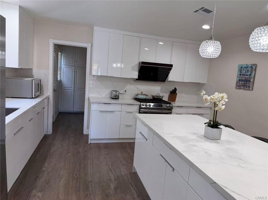 113 N Doheny Dr - Photo 6 of 8