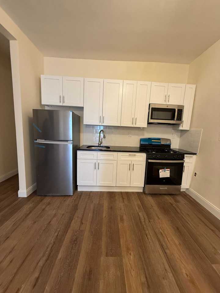 6081 70th Ave #1stFL - Photo 4 of 8