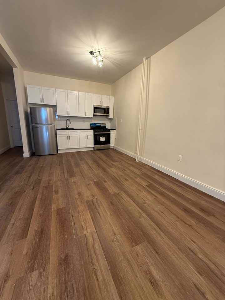 6081 70th Ave #1stFL - Photo 6 of 8