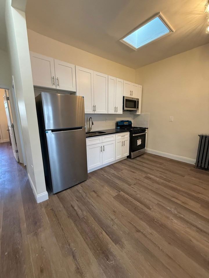 6081 70th Ave #1stFL - Photo 7 of 8