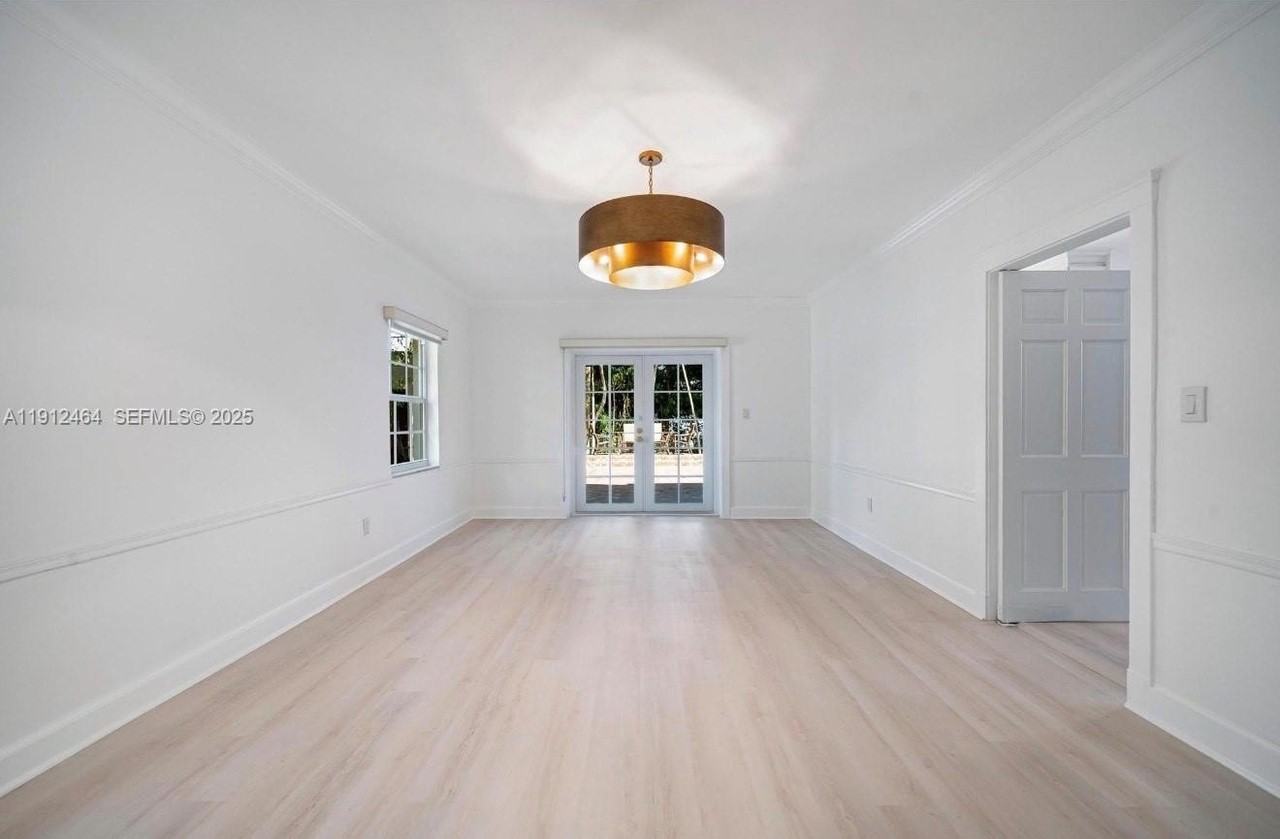 1457 Certosa Ave - Photo 7 of 24