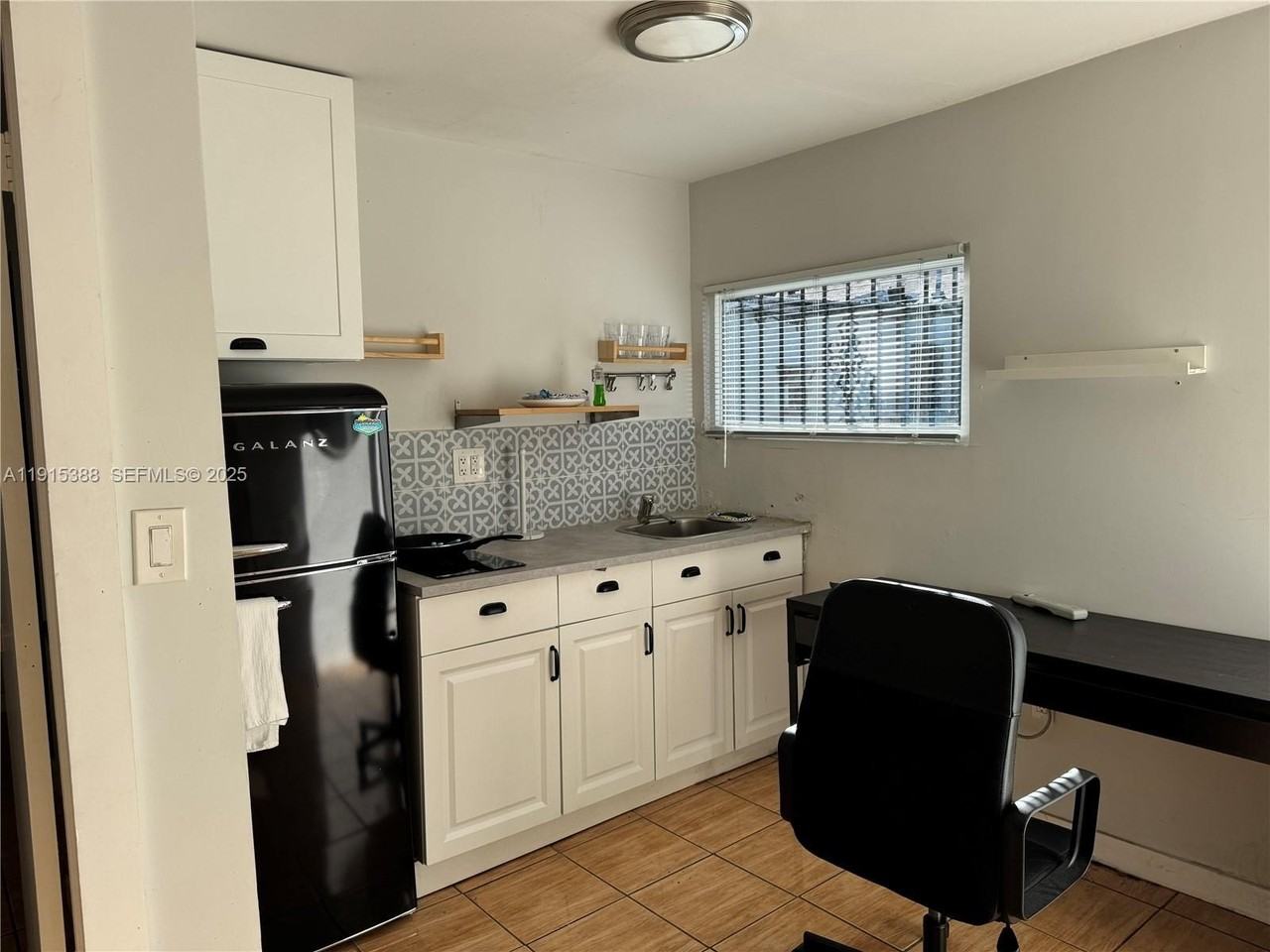 621 Nw 19th Ave #BACK - Photo 5 of 8