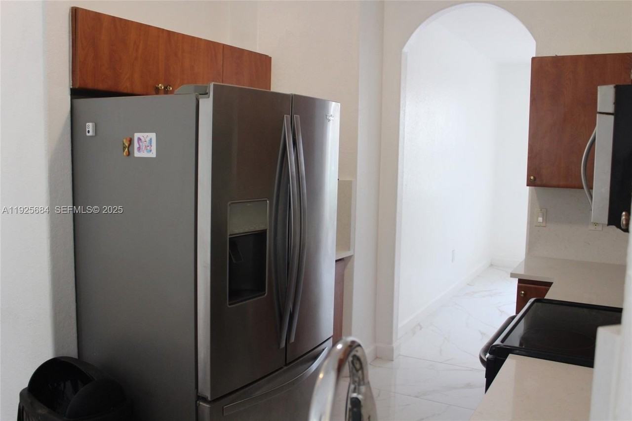 3433 Sw 171st Ter #3433 - Photo 3 of 22