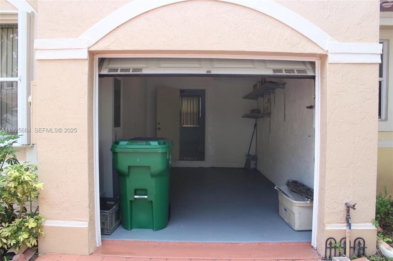 3433 Sw 171st Ter #3433 - Photo 6 of 22