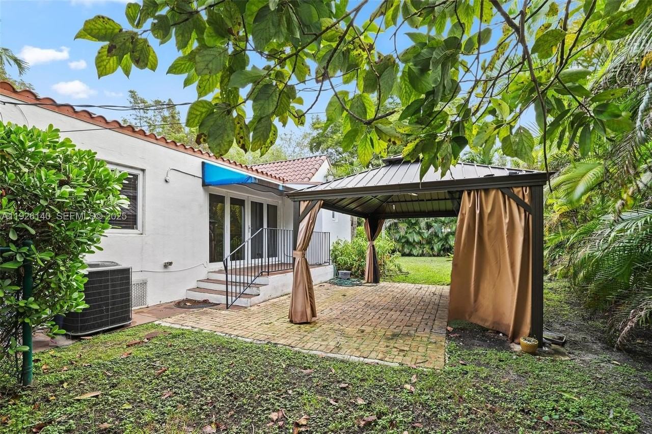 410 Minorca Avenue - Photo 7 of 33