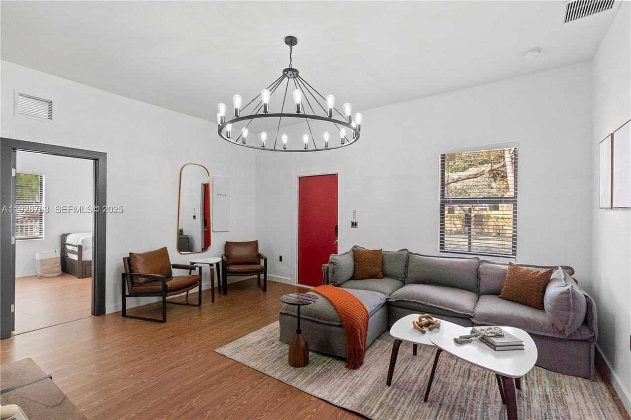 601 Sw 1st St - Photo 2 of 33