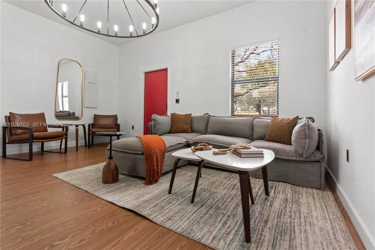 601 Sw 1st St - Photo 3 of 33