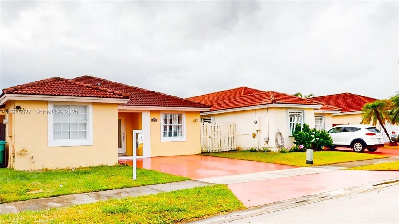 14288 Sw 177th St #1 - Photo 4 of 36