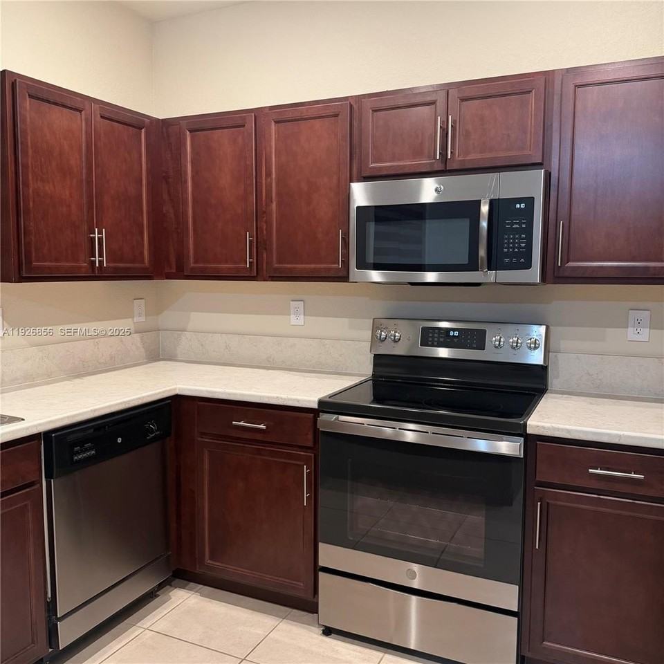 10320 West 33rd Lane - Photo 5 of 29