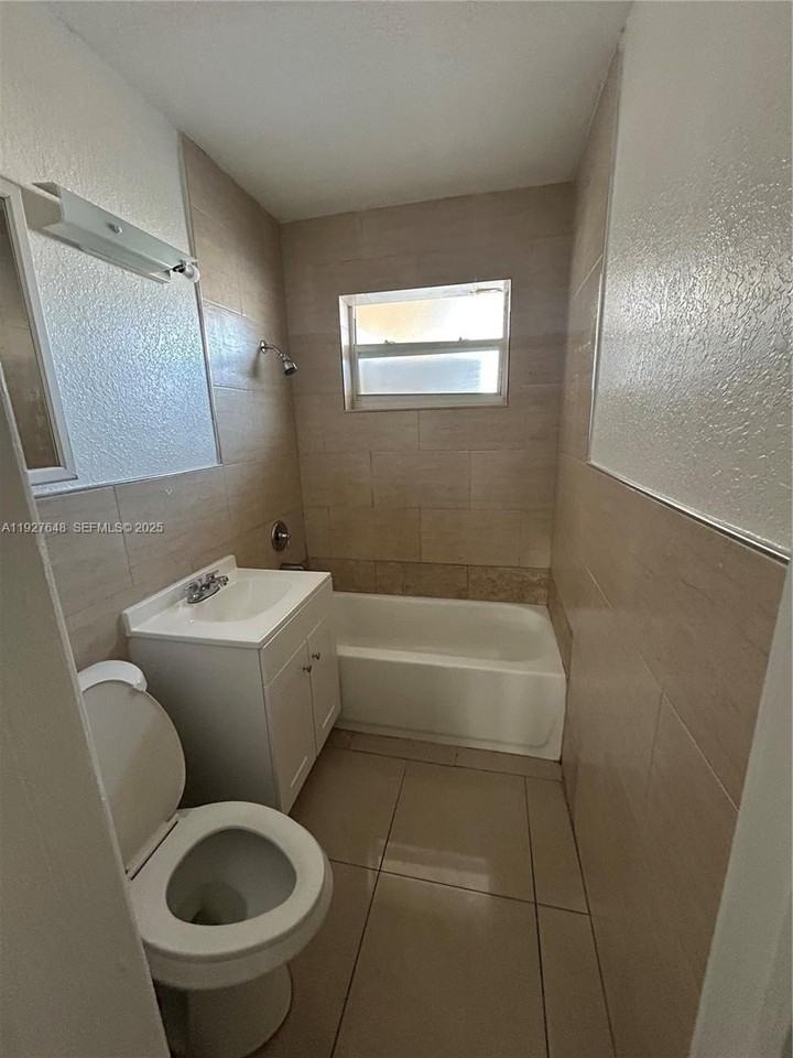 1501 Lauderdale Villa Drive - Photo 4 of 13