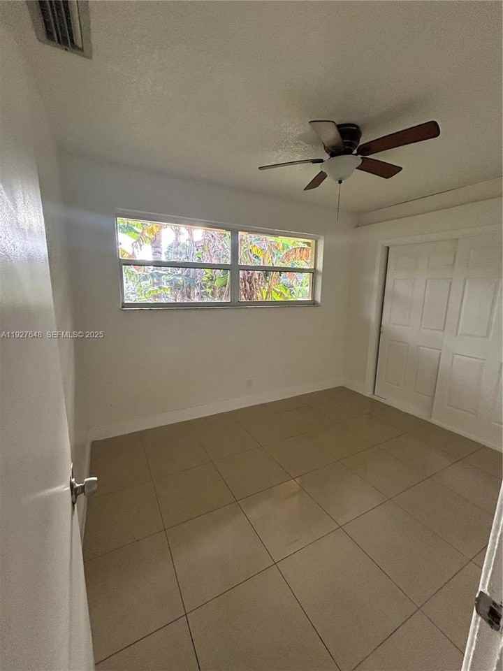 1501 Lauderdale Villa Drive - Photo 6 of 13