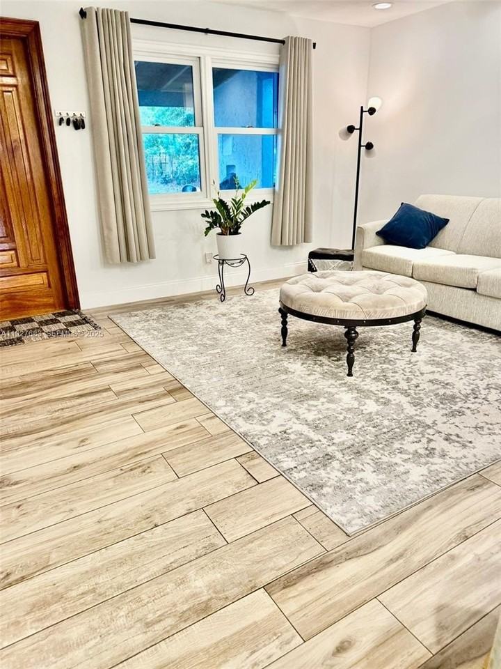 4721 Sw 34th Dr - Photo 5 of 37