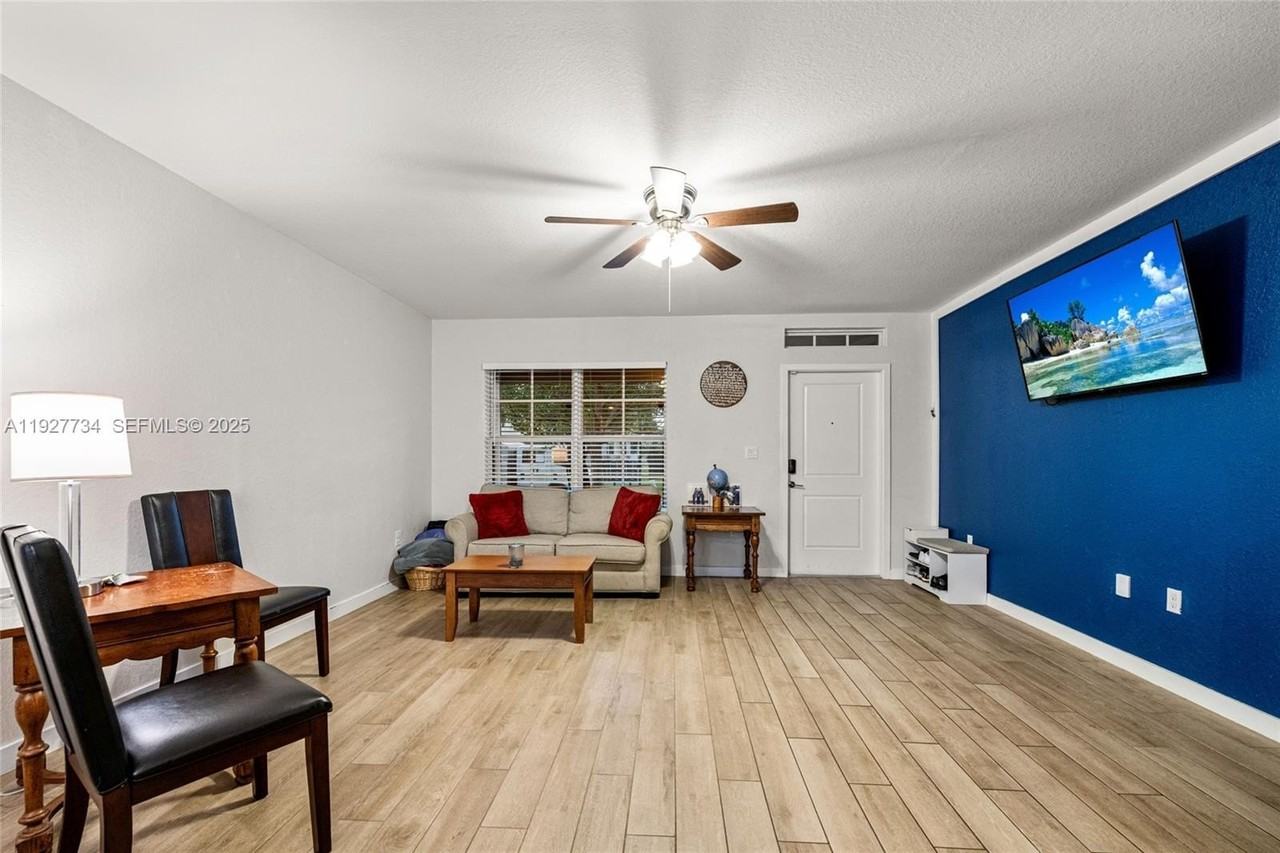 525 Ne 6th Pl - Photo 6 of 37