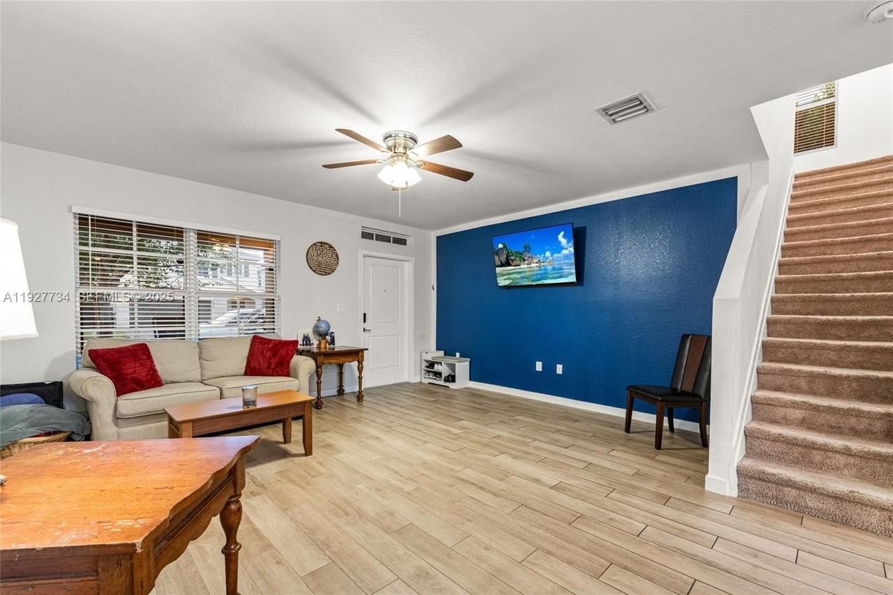 525 Ne 6th Pl - Photo 7 of 37