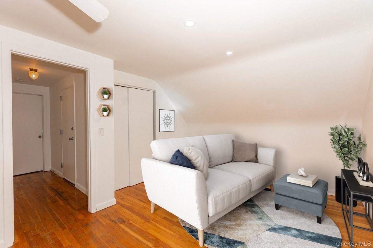 90 Reade Ave - Photo 2 of 6