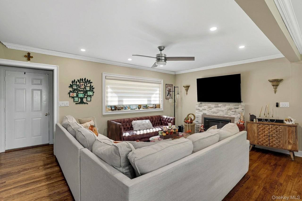 110 Topland Rd - Photo 3 of 40