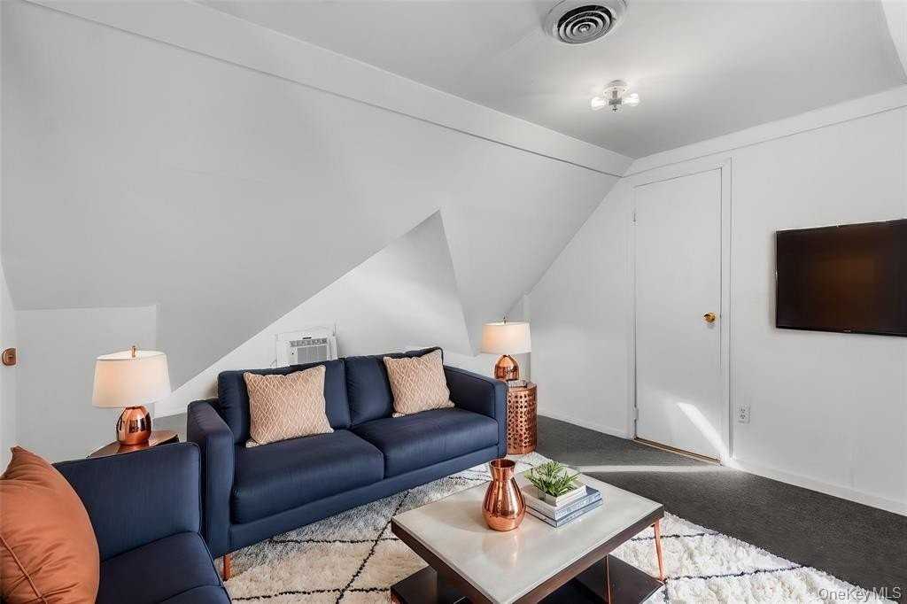 7 May Street - Photo 2 of 9