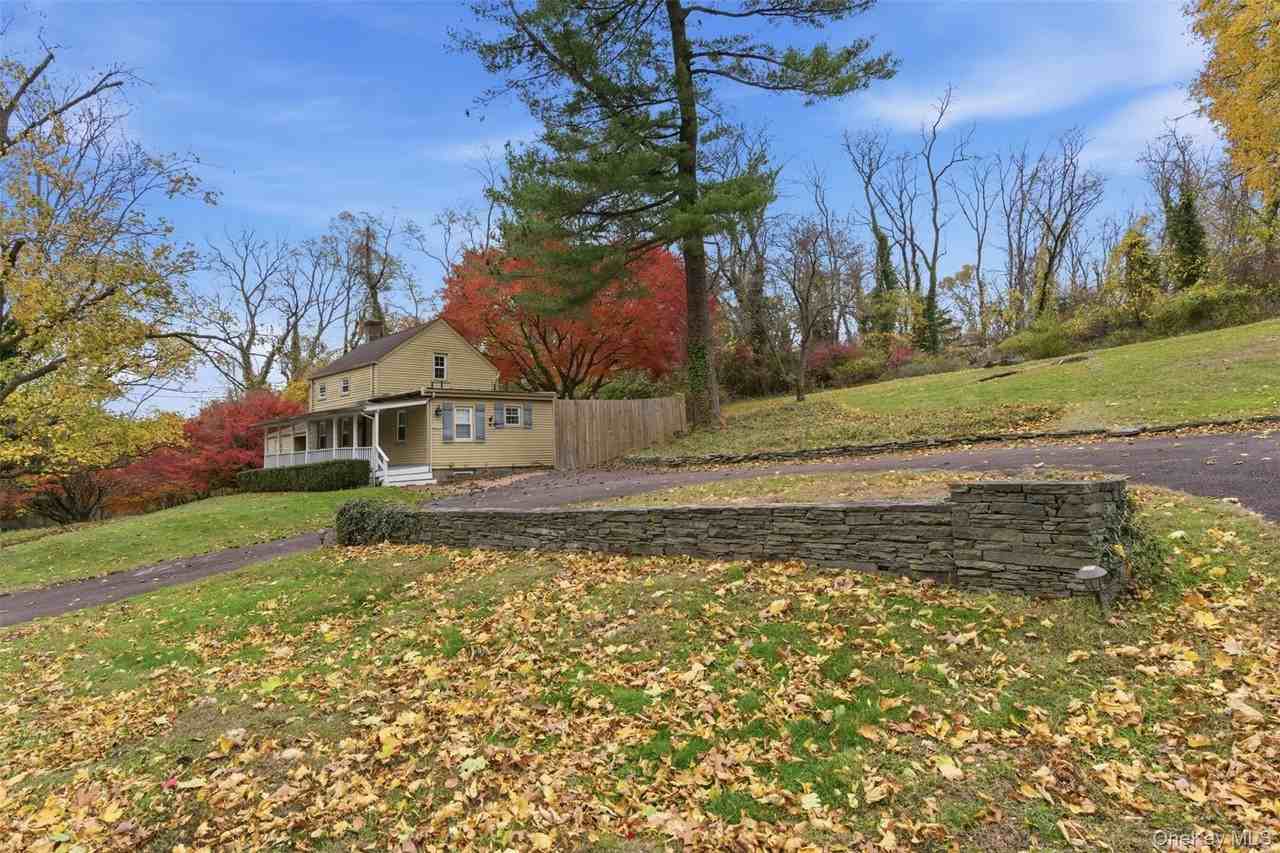 327 W Neck Rd - Photo 2 of 24