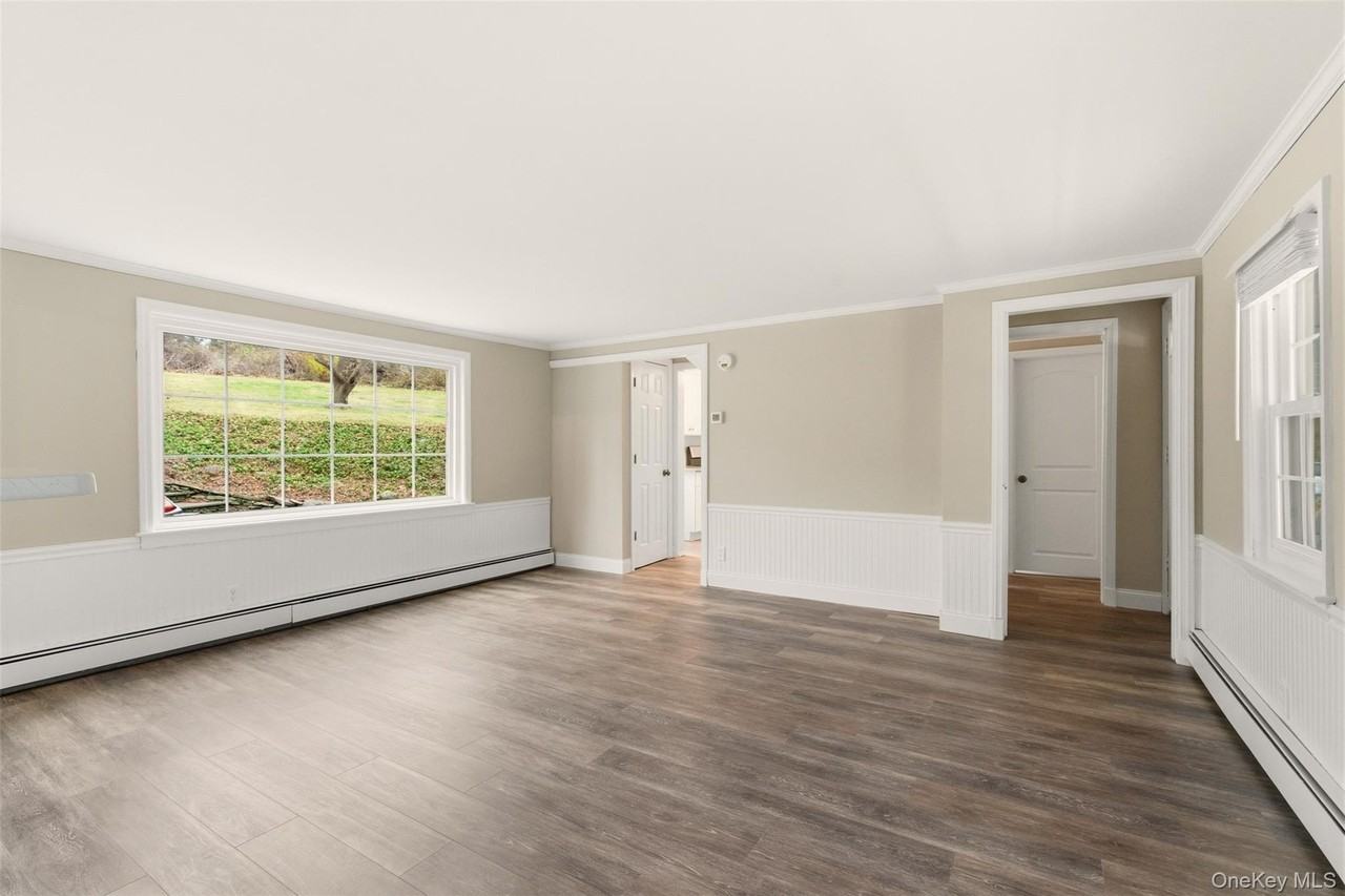 327 W Neck Rd - Photo 4 of 24