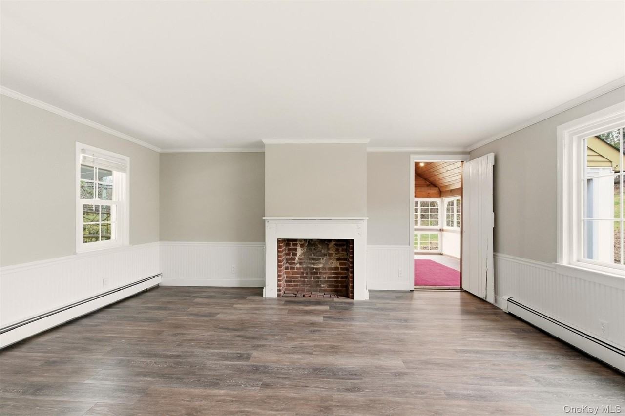 327 W Neck Rd - Photo 5 of 24