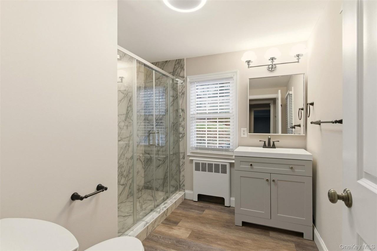 327 W Neck Rd - Photo 7 of 24