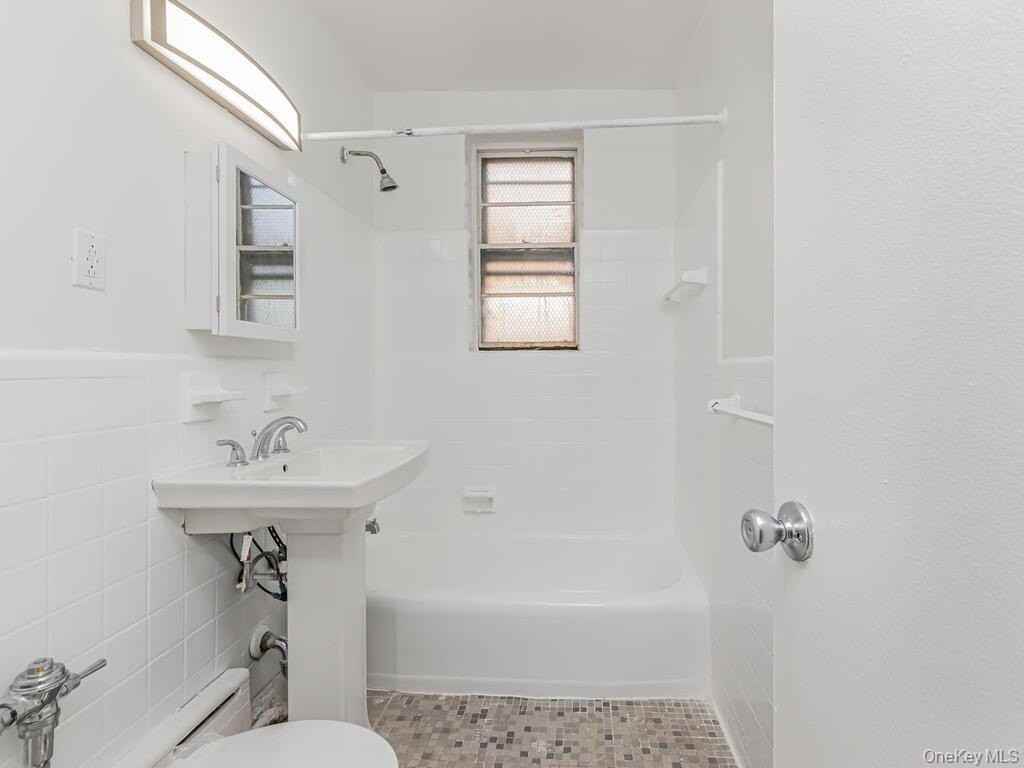 6535 Broadway #3F - Photo 7 of 8