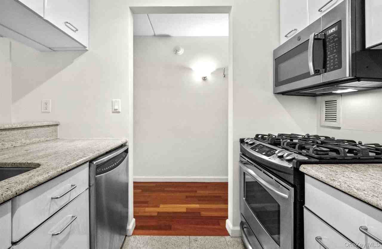 4 Martine Avenue #1619 - Photo 7 of 24