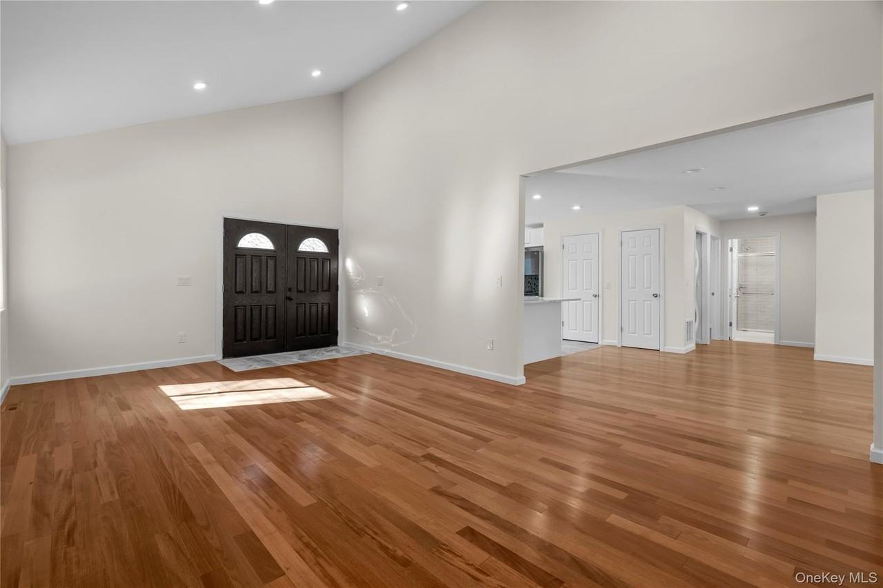 9 William Puckey Dr - Photo 2 of 15