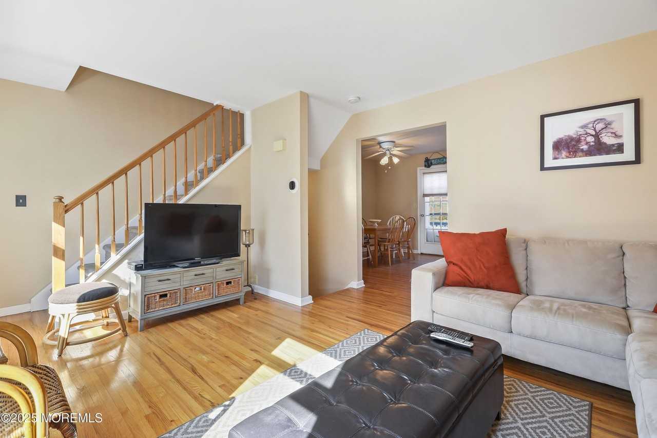 1001 Central Ave Apt 5 #5 - Photo 3 of 19