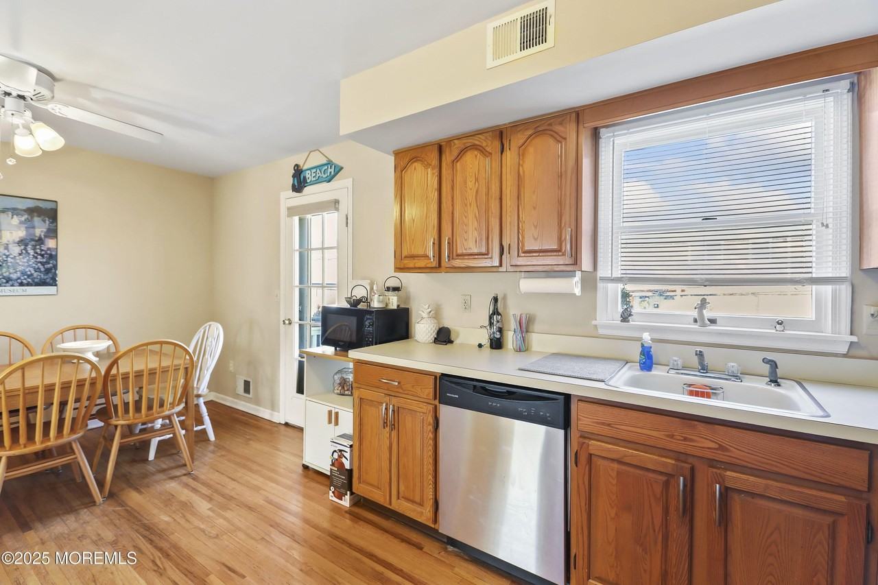 1001 Central Ave Apt 5 #5 - Photo 4 of 19