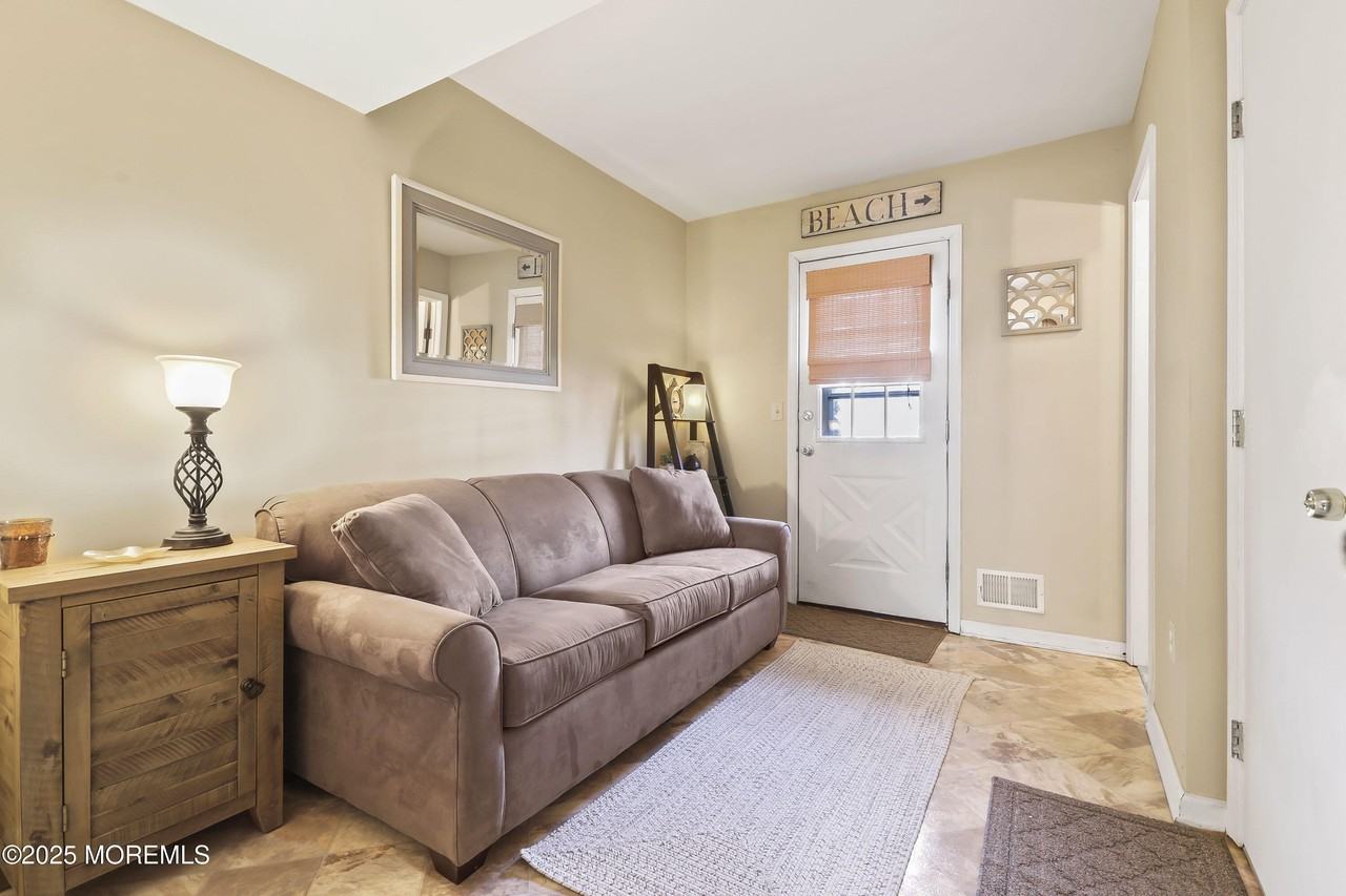 1001 Central Ave Apt 5 #5 - Photo 7 of 19