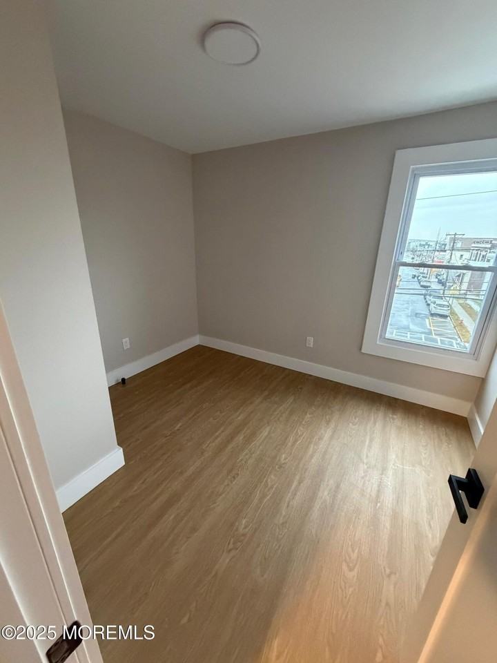 142 State St Apt 1 #1 - Photo 4 of 6