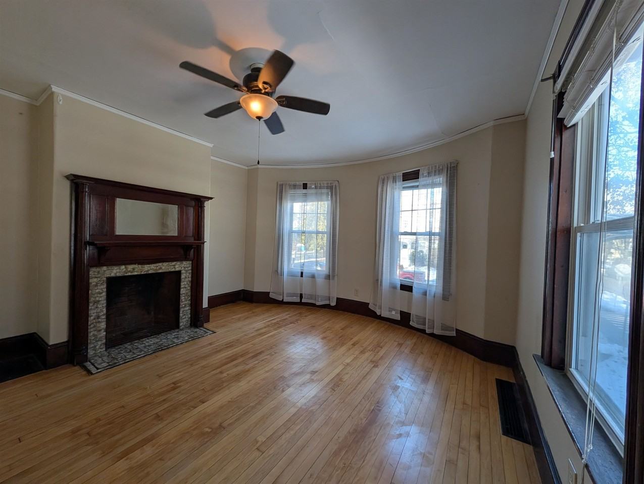 204 Rockland St - Photo 6 of 37