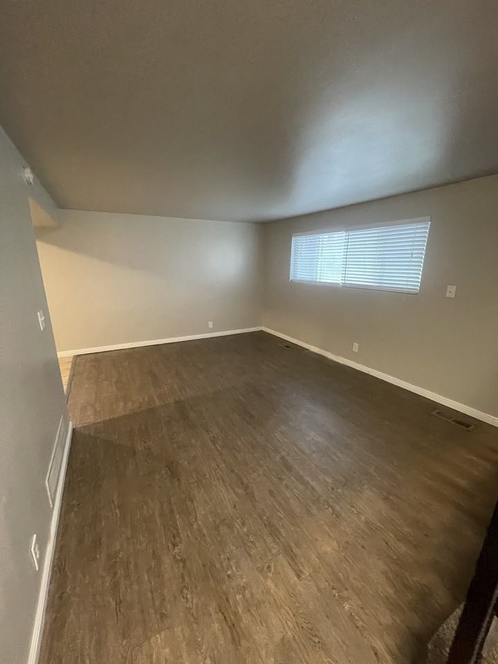 8479 S Eastbridge Rd - Photo 2 of 17