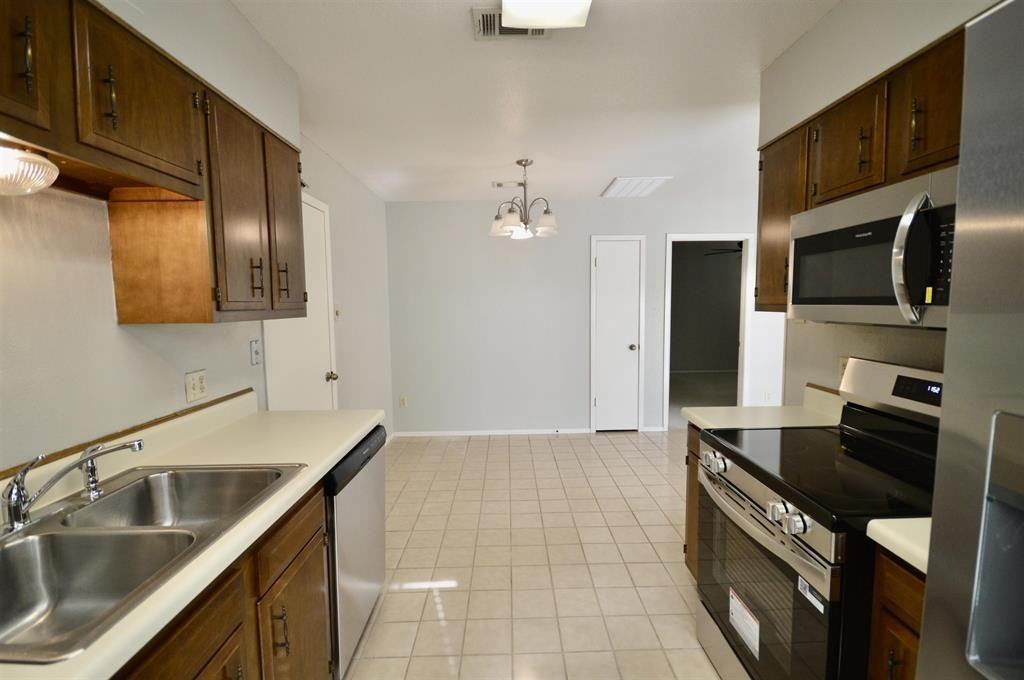 1071 Park Meadow Dr - Photo 5 of 18